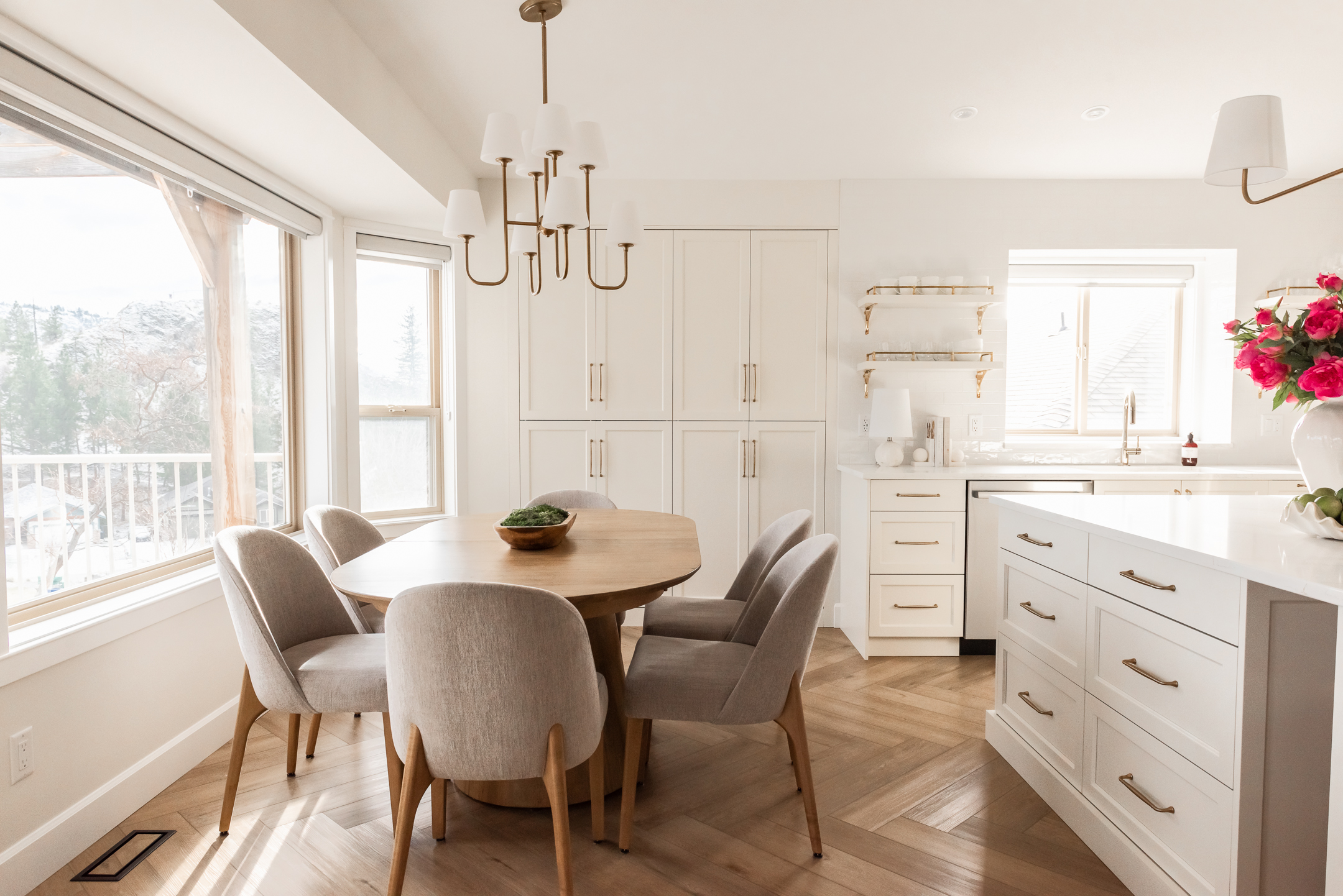 transitional cream kitchen, dining table, open brass shelves, tile to ceiling