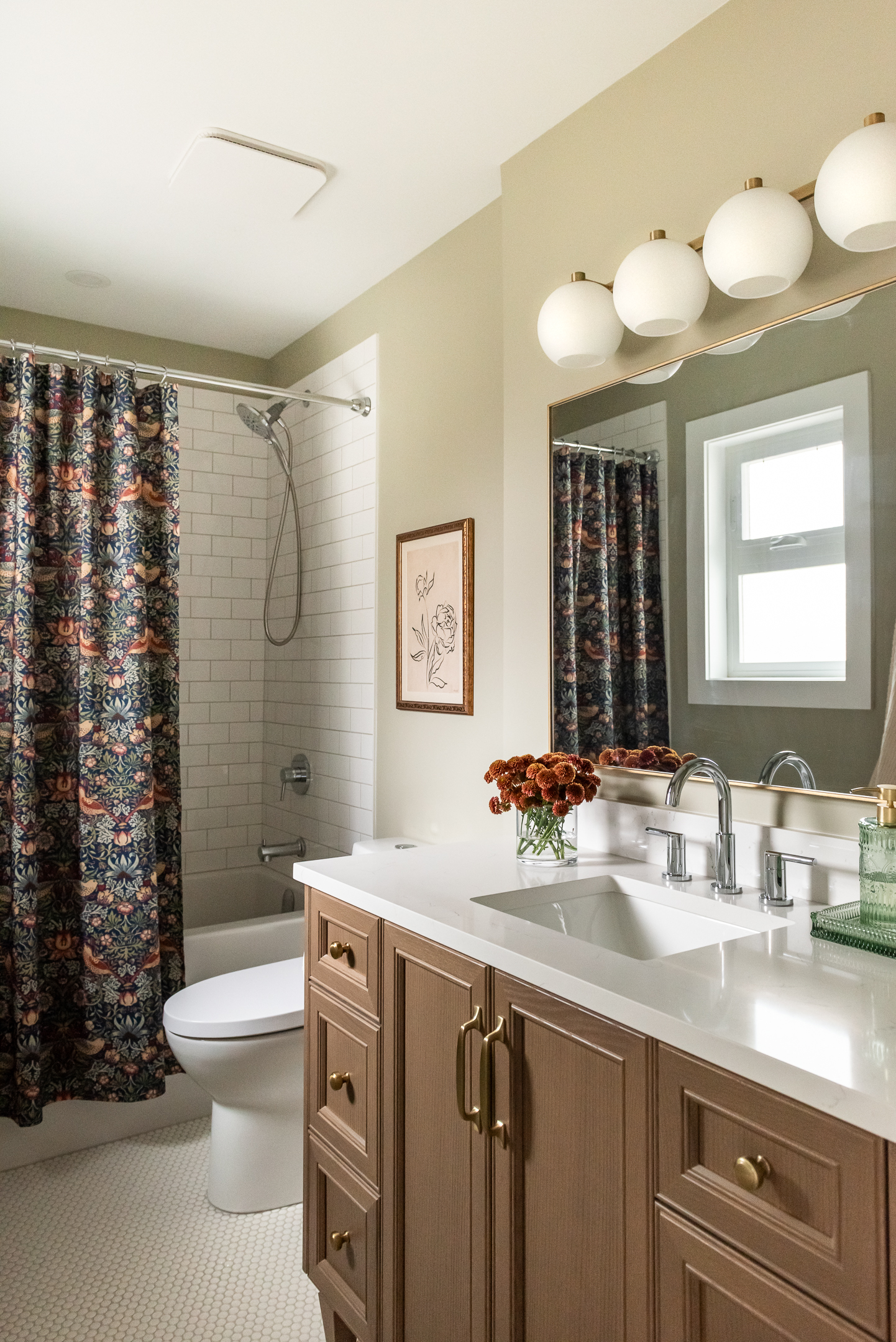 transitional kids bathroom, pops of colour, wood vanity